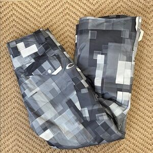 Oakley - Classic Outdoor Snowboard / Ski Snow Pants - White / Grey - S